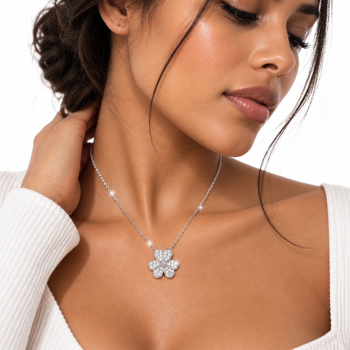 Nuba Clover Moissanite Necklace